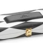 Lederkoffer mit schwarz-weißen Diamanten